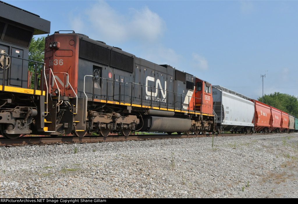 CN 5636 Roster shot.